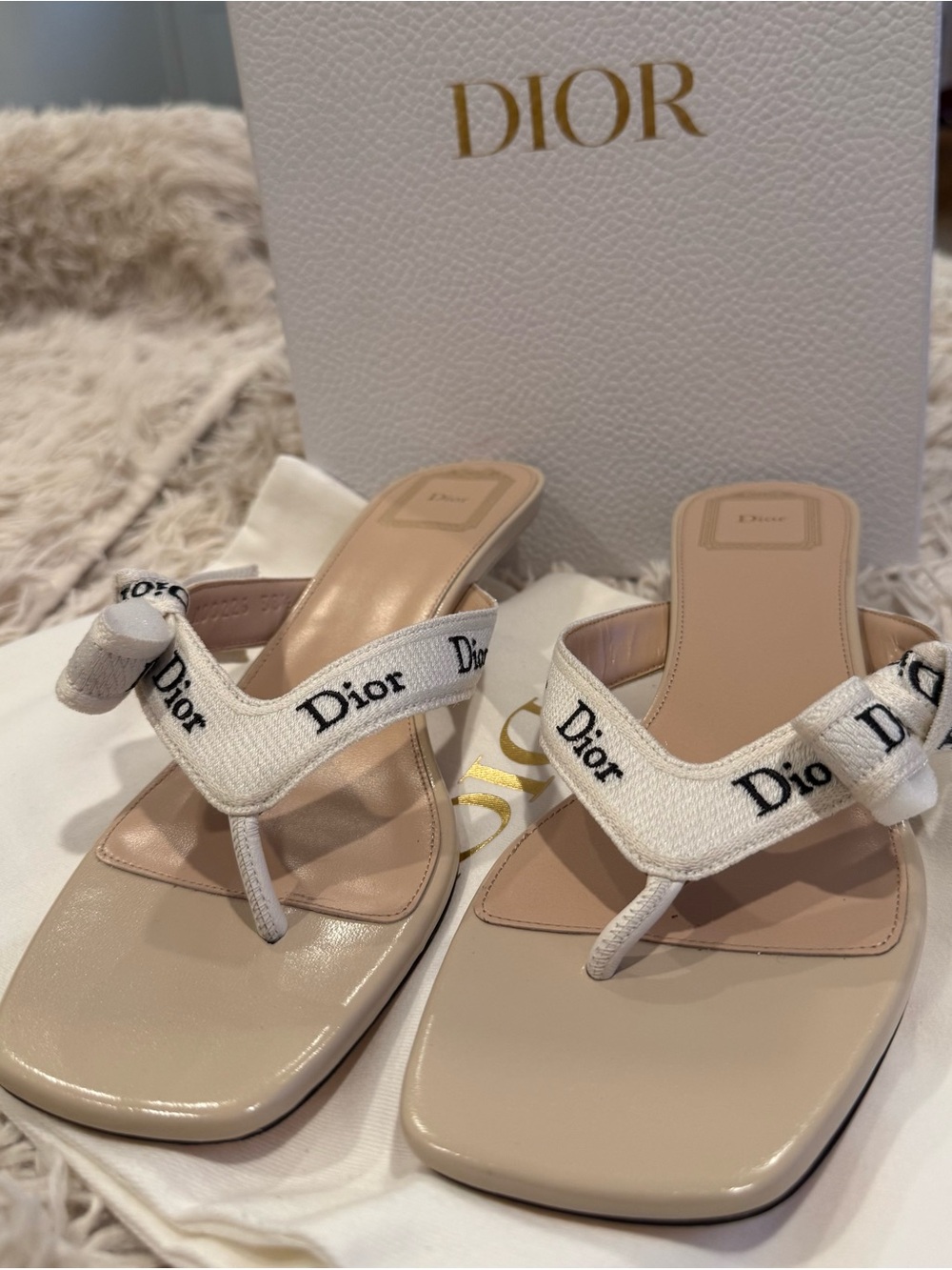 Dior J’Adior Trench Beige Embroidered White Cotton Thong Sandals Size 38.5 NEW